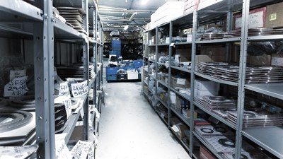 Armazém com peças de câmbio automático importadas